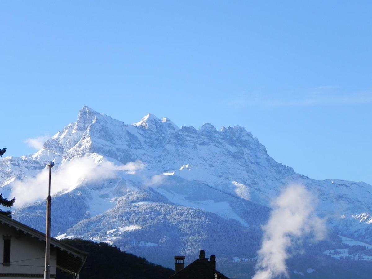 Element-Terre Hotel Aigle Buitenkant foto